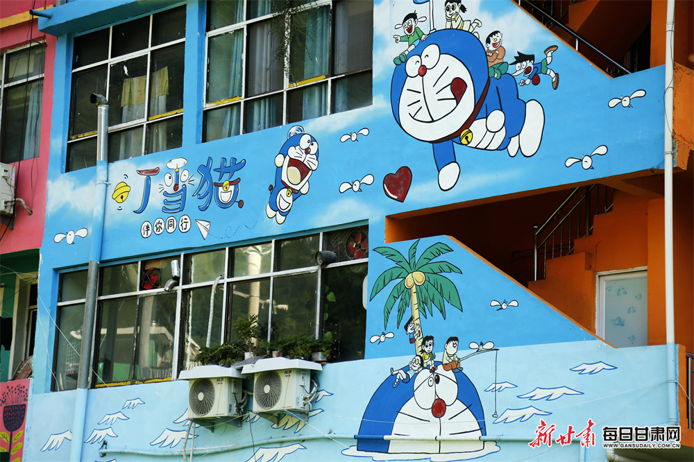 锐评|希望小学一万四买相机只值六百，是不是有“中间商”赚差价？