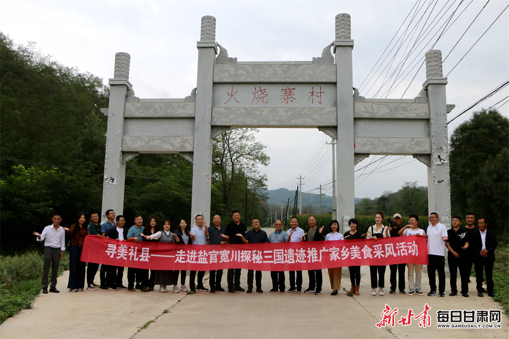 老人体检时发现异常，一查竟是肠癌，医生通过4个小孔微创切除肿瘤