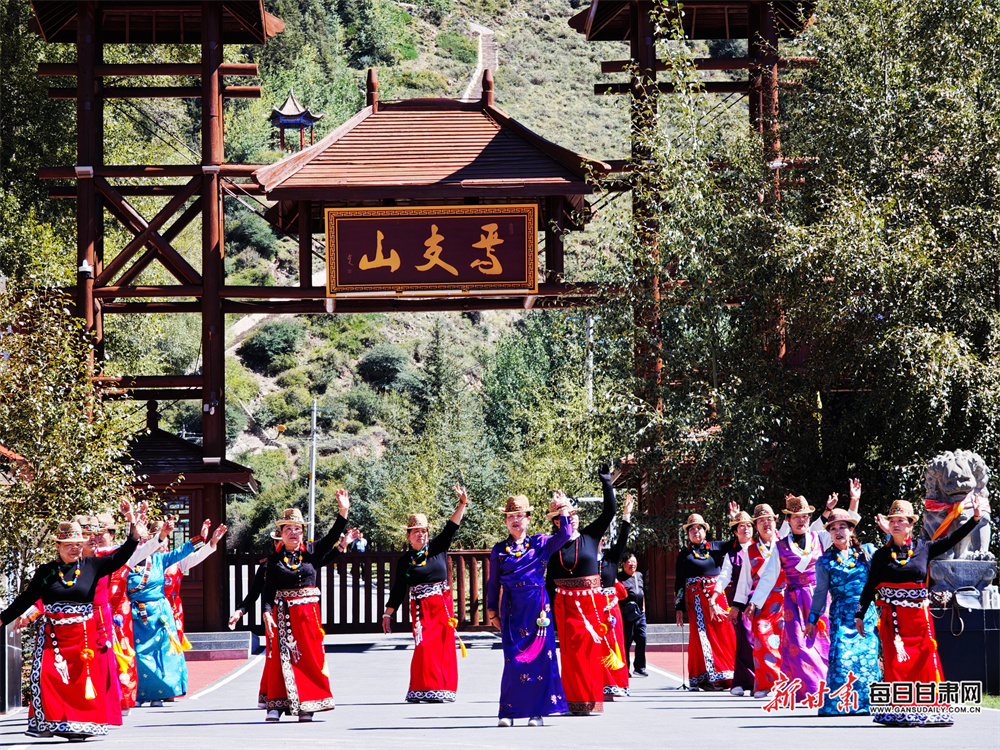 “情定洪山 会聚良缘”，300名单身青年邂逅春日浪漫