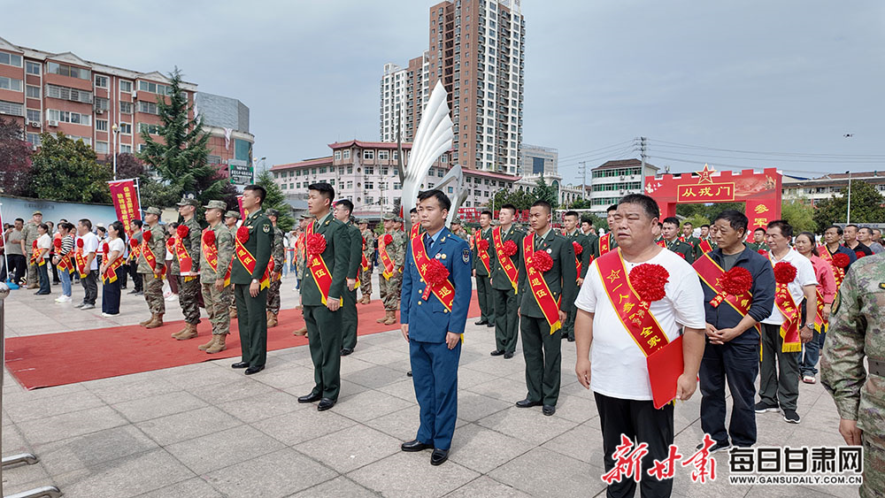 Britain's Jones collapses on court in Colombia