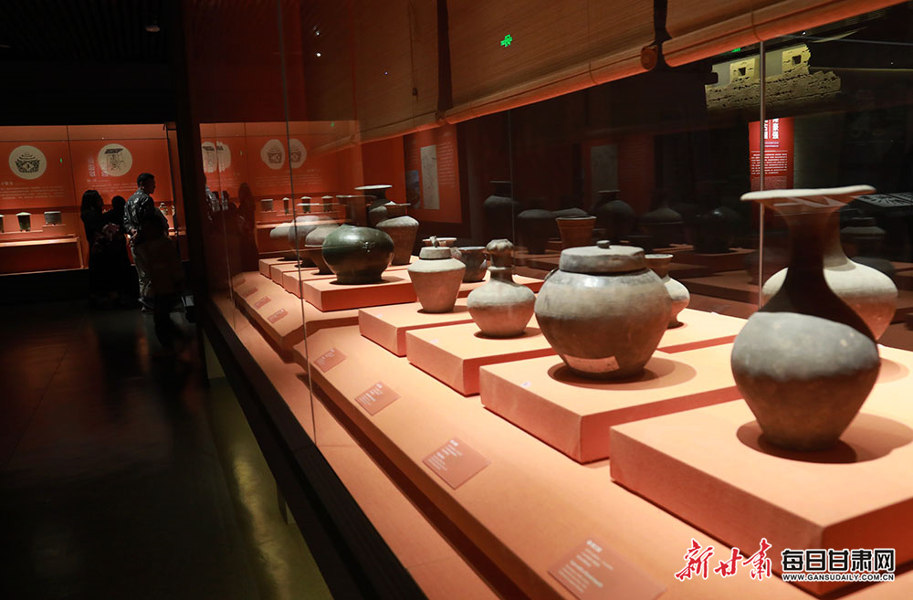 云迹科技亮相百度大会，智能机器人展现多场景应用新风貌