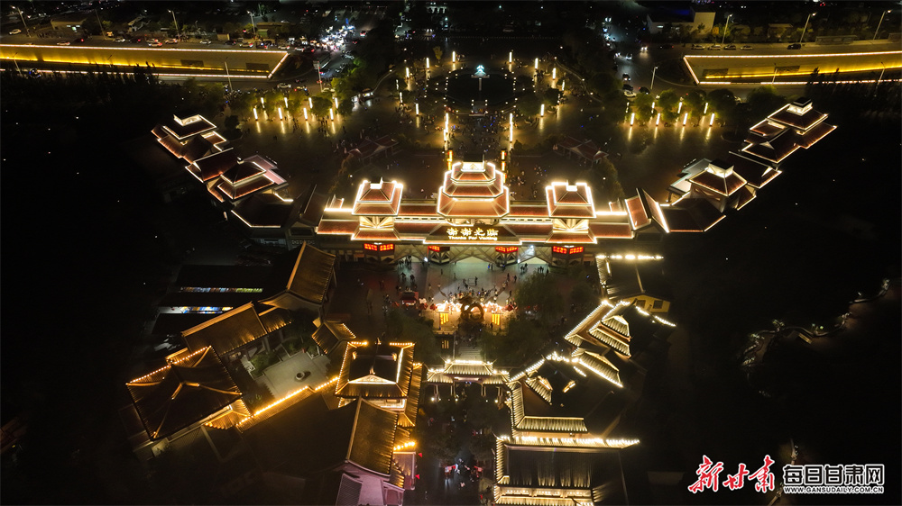 锐评|无锡马拉松赛场亲密事件：拍“花边”上网小心被追责