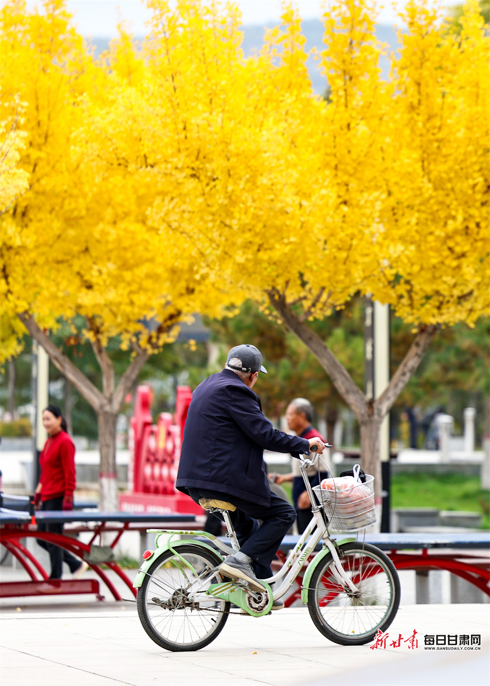 75岁老人被“难言之隐”困扰20多年，专家“量身定制”手术解难题