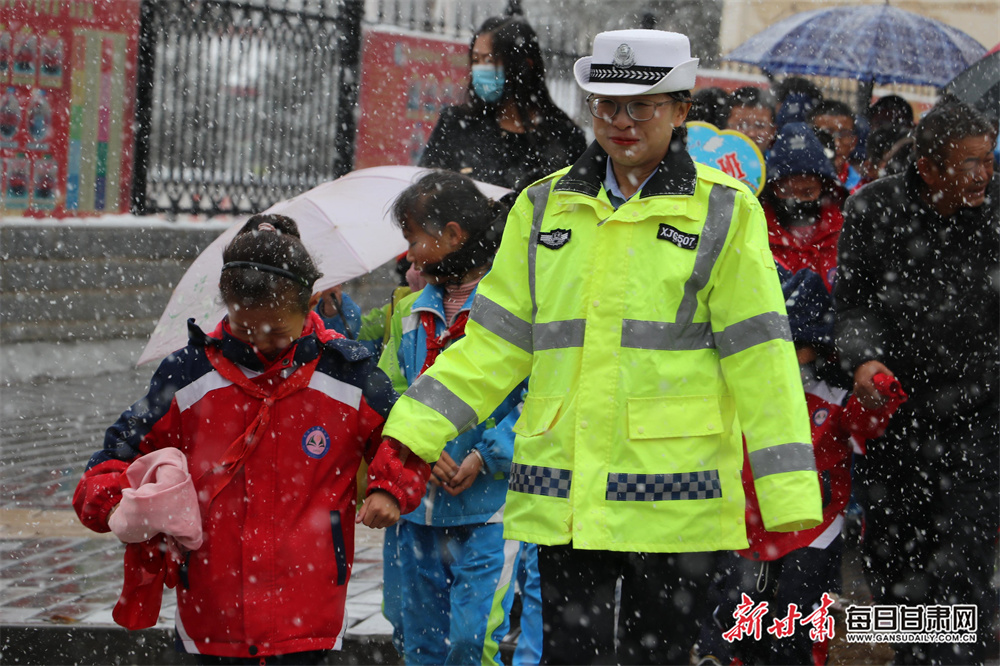 “节水行动始于心，河长守护始于行”   小学生参加节水主题教育活动