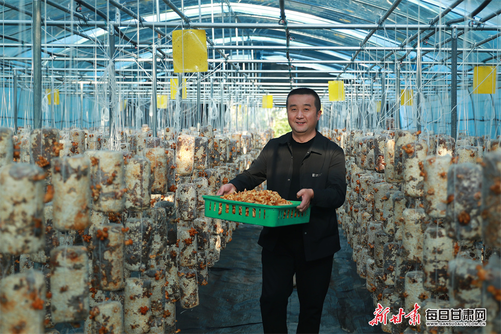 Lee holds off Scheffler & Woodland to win Houston Open