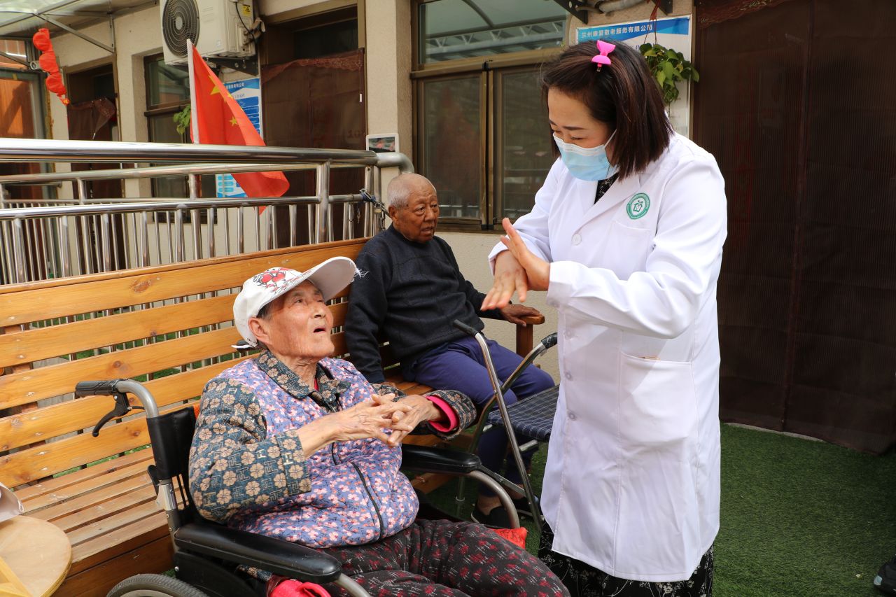 1733299662649040068.jpg 养老院义诊活动.jpg