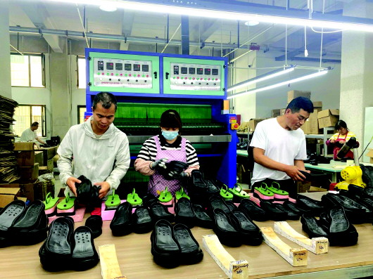 月产能15万双 甘谷制鞋企业产值创新高