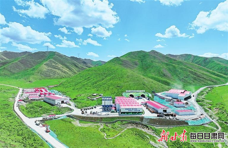【圖片新聞】G1816烏瑪高速合（作）賽（爾龍）項目控制性工程拉木魯克喀隧道實現(xiàn)雙洞貫通
