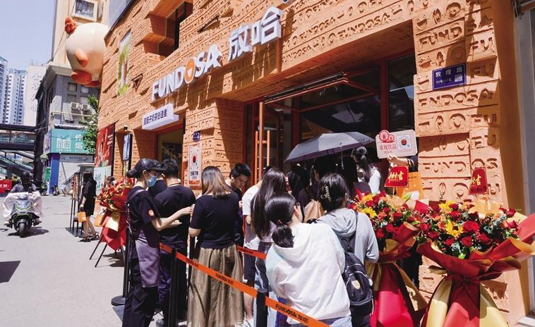 蘭州本土茶飲賽道再掀文化新浪潮 年輕人解鎖非遺體驗(yàn)新模式