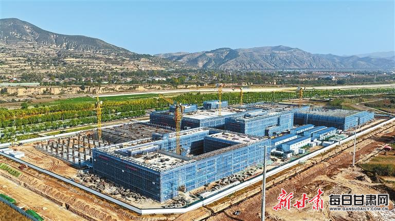 【图片新闻】陇西县甘肃龙凤堂中药产业基地项目正在紧张施工