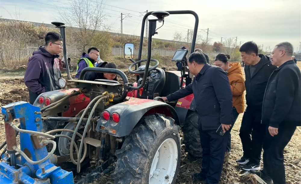 榆中举行省级农机一体化试点项目现场演示会