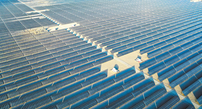 茫茫戈壁变身“蓝色海洋”