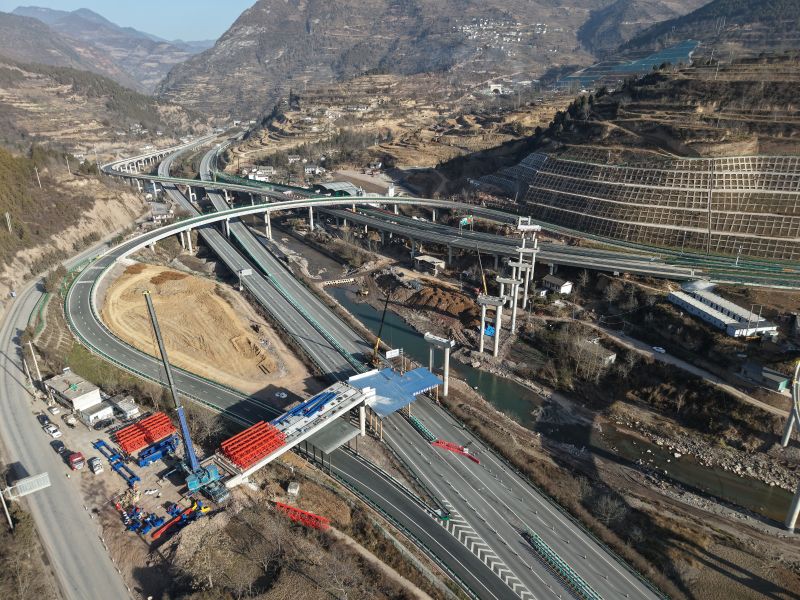 ���Ը��ٿ���������կ����Ŧ�����뿵�ػ�վ�����߹������ڼӽ�ʩ��