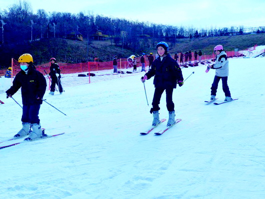 【图片新闻】天水：冰雪运动成为市民与游客热门选择
