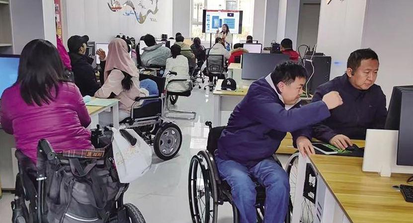 ���������м���AIѵ��ʦ��֤�ϸ�