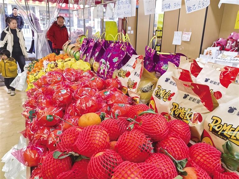 兰州元旦市场“菜篮果盘”品类丰价格稳