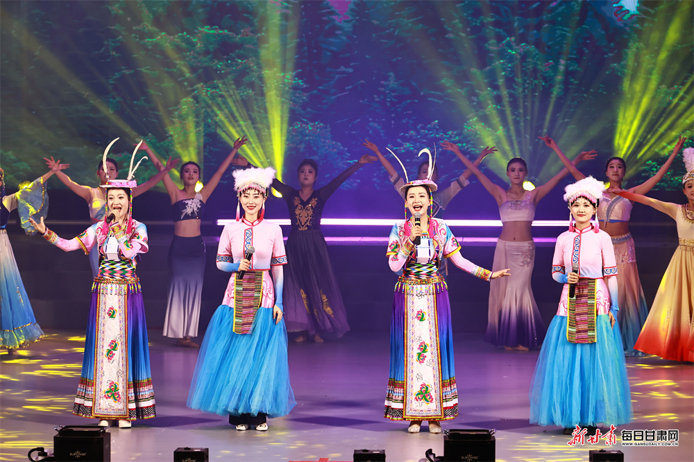 ¤��ӭ��������Ⱥ������չ�ݾ�������