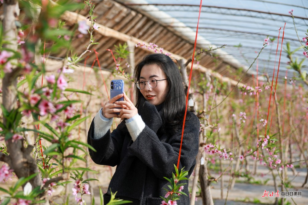 ����:�����һ��紺�� ũ���ں�ӭ����