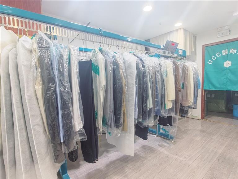 明码标价不涨价 兰州干洗市场旺季迎“大考”