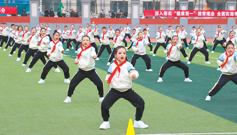 ƽ���������������Сѧ��μ�չ��