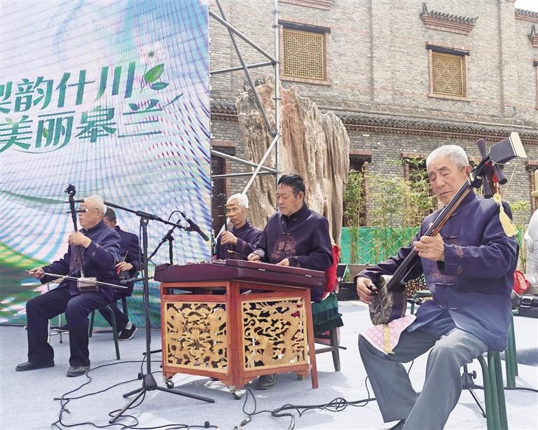 兰州鼓子亮相什川梨花节