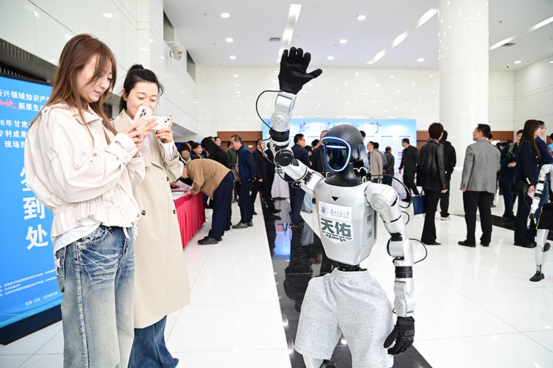 ���C��У�����D���ܳ������ٶȡ�