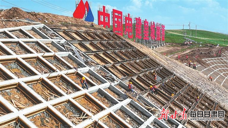 【图片新闻】甘肃皇城抽水蓄能电站建设现场 一派繁忙施工景象