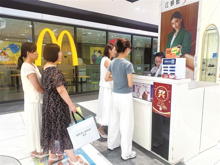 小小发票激发城市消费活力 “小兰有礼”试点走出惠民兴商数字化新路径