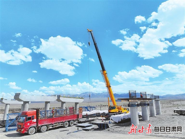 【图片新闻】G571肃北至若羌公路阿克塞至拉配泉(甘新界)段项目建设有序推进