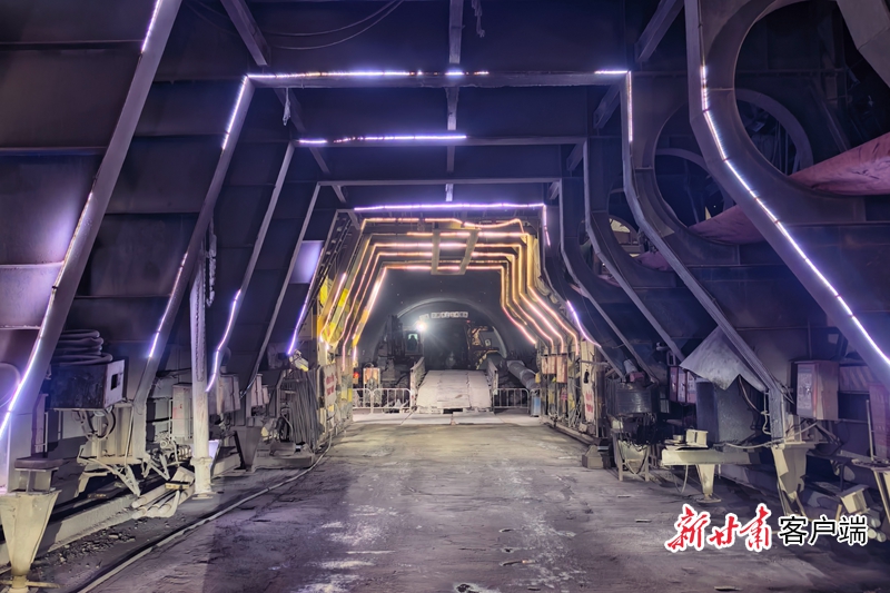 兰永临高速柳泉隧道全线贯通