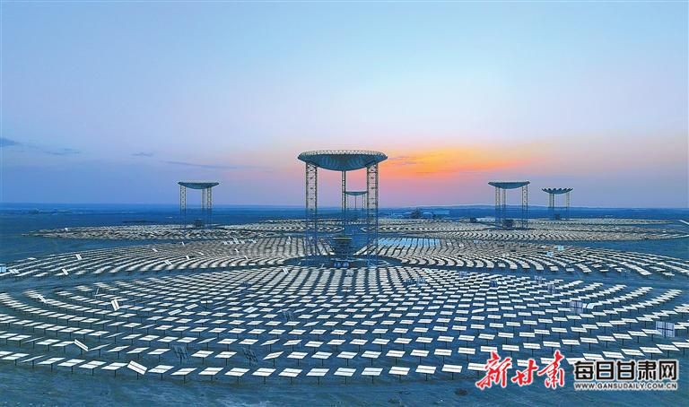 【图片新闻】玉门:广袤戈壁变身绿色能源基地